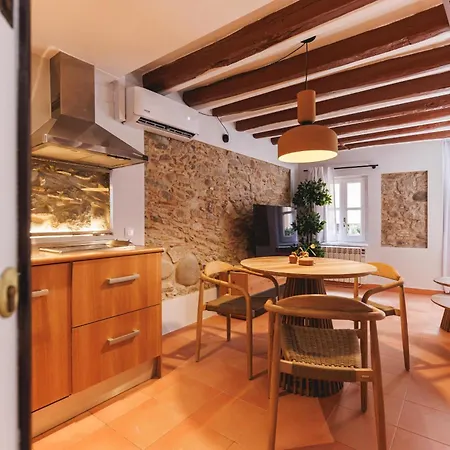 Apartman Bravissimo Calderers El Cavall, In The Old Town *